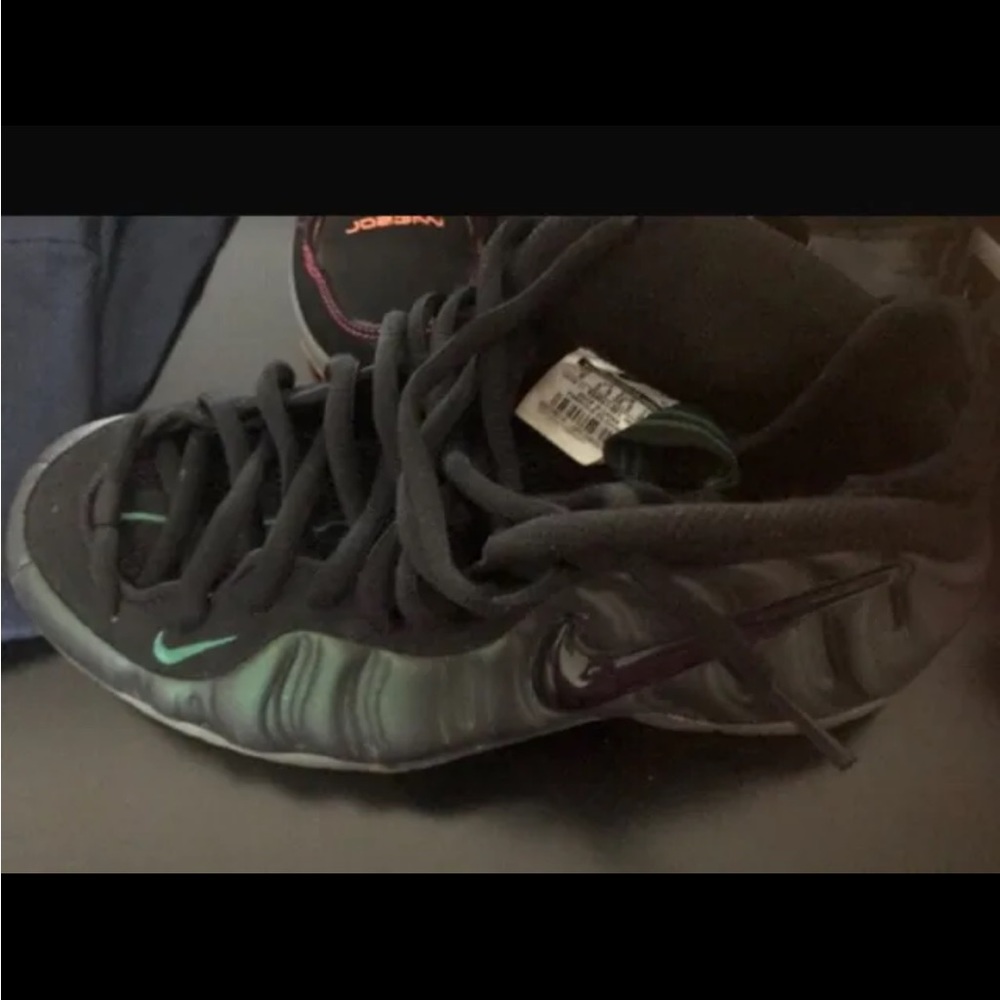 Pine Green 
Men size 6, or Women size 8 Pine Green and Black Foamposites